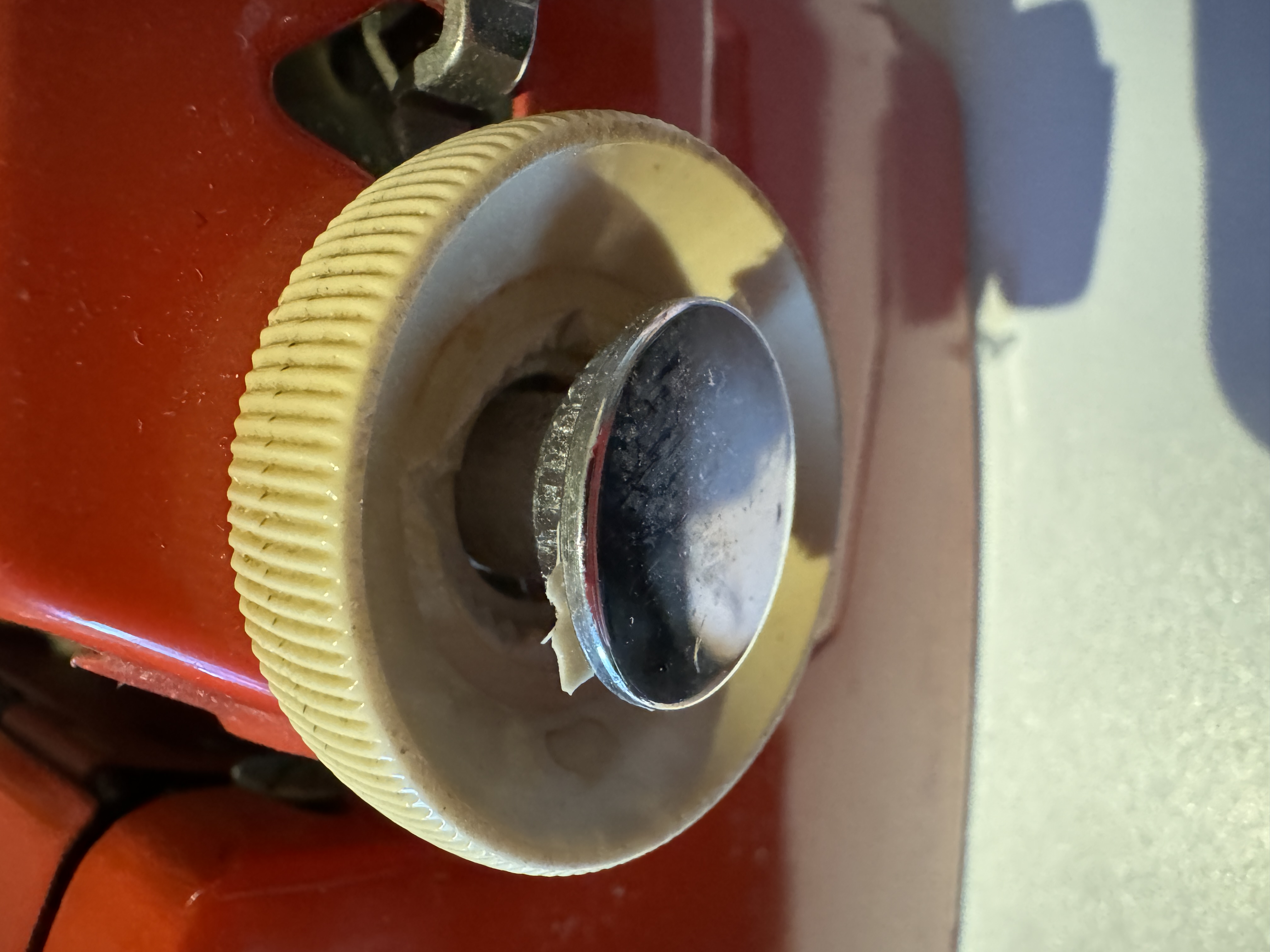 Cleaning and maintaining typewriter platen